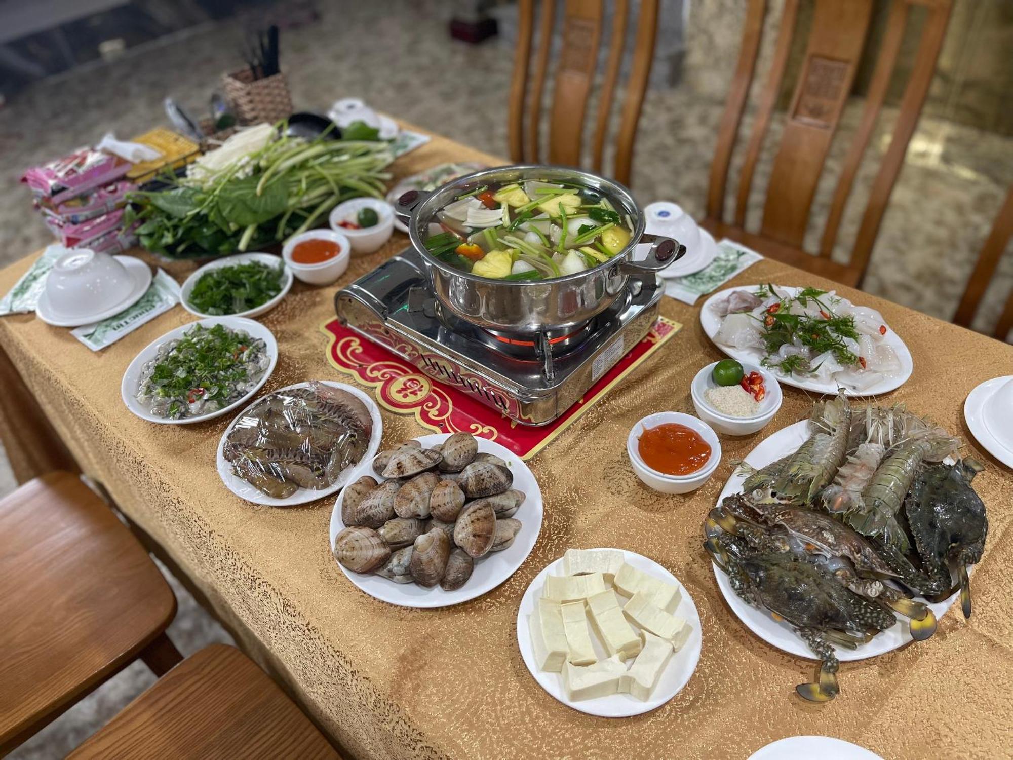 Phuong Dong Hotel Dong Khe Sau Экстерьер фото