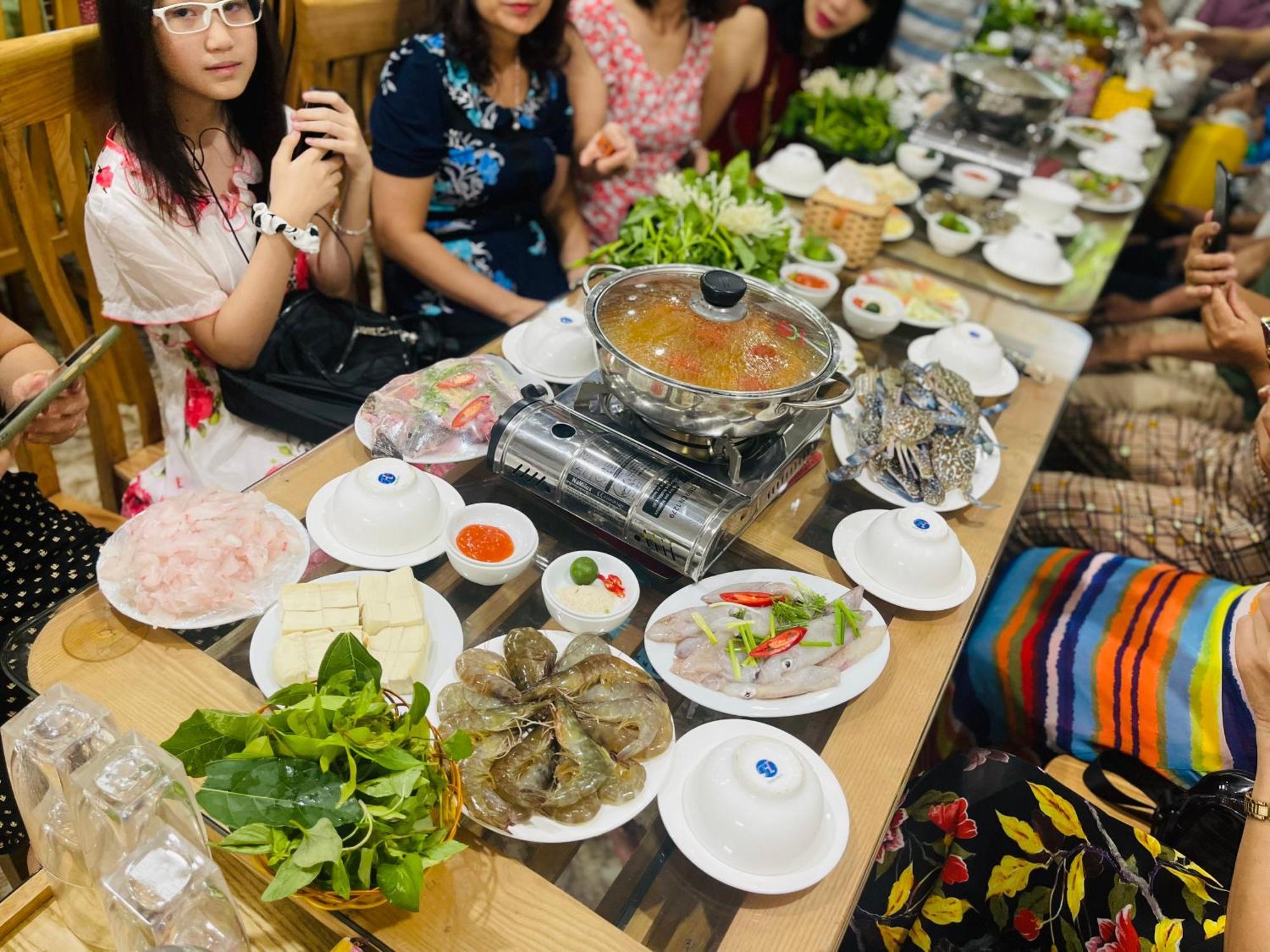 Phuong Dong Hotel Dong Khe Sau Экстерьер фото